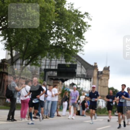 29.06.2025 - hella hamburg halbmarathon Yannick Fuchs http://msf.ph/oto/8337977 29.06.2025 10:52:00 20KM 1595, 1611, 2025, 2488, 2656, 2759, 2840, 2883, 2907, 3093, 3251, 3859, 4319, 4426, 4467, 4502, 4632, 4708, 4833, 5277, 5341, 5926, 6104, 6138, 6147, 6531, 6595, 7082, 7138, 7189, 8322, 8585, 9316, 9485, 10599, 10788, 11645, 12378, 12585, 12879, 13465, 13816, 13880, 14266, 14571, 15217, 15434, 15527, 16531, 17405, 17415, 17827, 18068, 18180, 18492, 18501, 18587, 18762, 18891 meine-sportfotos.de