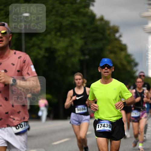29.06.2025 - hella hamburg halbmarathon Dr. Thomas Lammeyer http://msf.ph/oto/8338046 29.06.2025 10:17:53 Kennedybrücke 1194, 1747, 1939, 2721, 2891, 4001, 4032, 4795, 4962, 5631, 5719, 6089, 7462, 7913, 8001, 8673, 9141, 9612, 9631, 9845, 9886, 10442, 10443, 11355 meine-sportfotos.de
