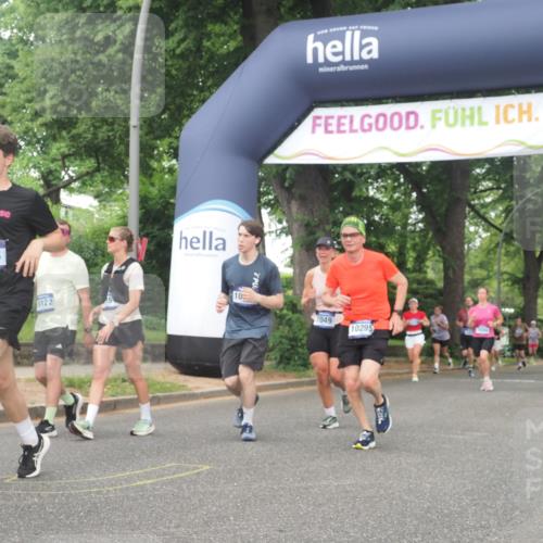 29.06.2025 - hella hamburg halbmarathon KatJ http://msf.ph/oto/8338110 29.06.2025 10:48:04 Zwischen KM18-KM19 3400, 6708, 7049 meine-sportfotos.de
