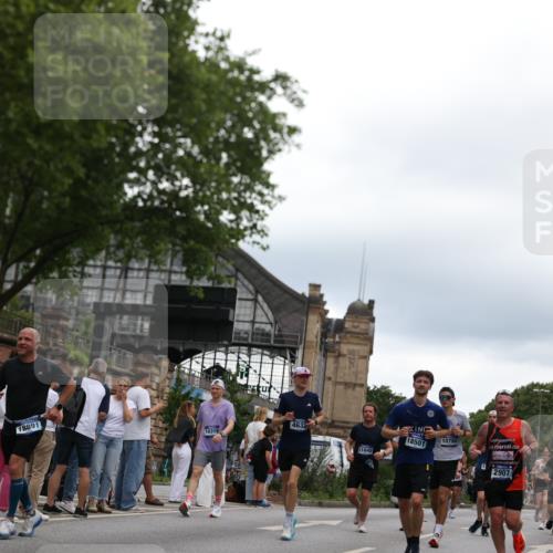 29.06.2025 - hella hamburg halbmarathon Yannick Fuchs http://msf.ph/oto/8338125 29.06.2025 10:52:00 20KM 1595, 1611, 2025, 2488, 2656, 2759, 2840, 2883, 2907, 3093, 3251, 3859, 4319, 4426, 4467, 4502, 4632, 4708, 4833, 5277, 5341, 5926, 6104, 6138, 6147, 6531, 6595, 7082, 7138, 7189, 8322, 8585, 9316, 9485, 10599, 10788, 11645, 12378, 12585, 12879, 13465, 13816, 13880, 14266, 14571, 15217, 15434, 15527, 16531, 17405, 17415, 17827, 18068, 18180, 18492, 18501, 18587, 18762, 18891 meine-sportfotos.de