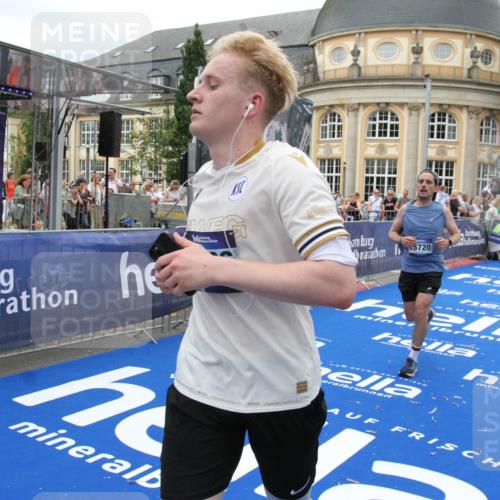 29.06.2025 - hella hamburg halbmarathon Michael Strokosch http://msf.ph/oto/8338161 29.06.2025 10:50:52 Ziel 1466, 2234, 3947, 4839, 5018, 5115, 7052, 8205, 8657, 10750, 15395, 15426, 15720, 17129, 17908, 18182, 18229, 18370 meine-sportfotos.de