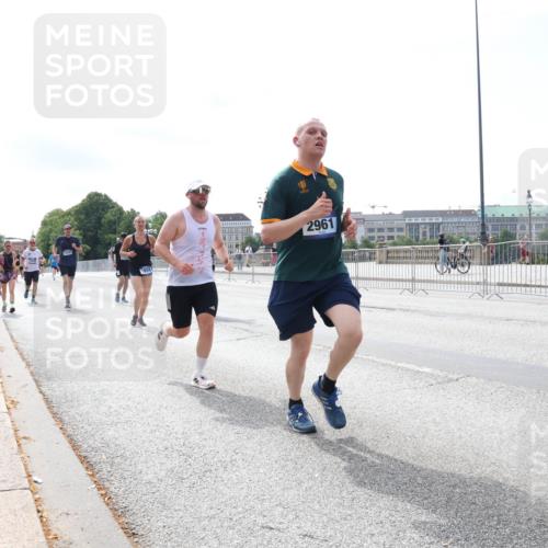 29.06.2025 - hella hamburg halbmarathon Lena Gebhardt http://msf.ph/oto/8338164 29.06.2025 10:13:23 Lombardsbrücke 2961, 4187, 1007, 1020, 1051, 1747, 1859, 2055, 2721, 2904, 2942, 2961, 3218, 3360, 3728, 3729, 4187, 4532, 4795, 4950, 5232, 5546, 6026, 6489, 6717, 6724, 7346, 7446, 7447, 7460, 7873, 7913, 8279, 8398, 8405, 8913, 9128, 9141, 9527, 9612, 10402, 11720, 12492, 12928, 12929, 13331, 13928, 14404, 15531, 15663, 15922, 16030, 16255, 16323, 16437, 16491, 17472, 17474, 17699, 17988, 18048, 18222, 18231, 18320, 18732 meine-sportfotos.de