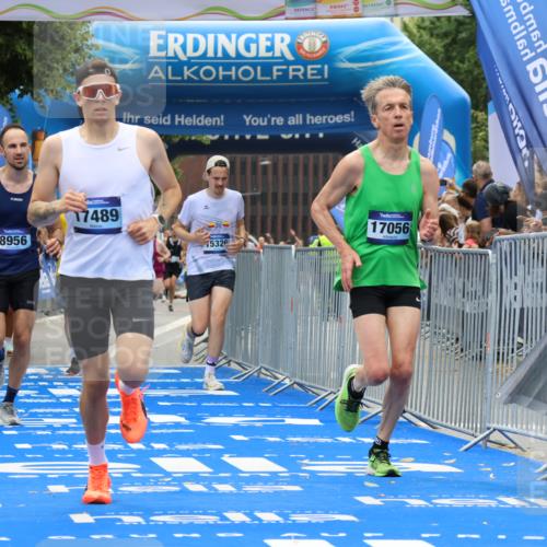 29.06.2025 - hella hamburg halbmarathon Strokosch-Dieckow http://msf.ph/oto/8338201 29.06.2025 10:33:22 Ziel 1959, 4602, 4679, 7723, 8956, 9047, 15326, 16881, 16931, 17056, 17489, 18455, 18731 meine-sportfotos.de