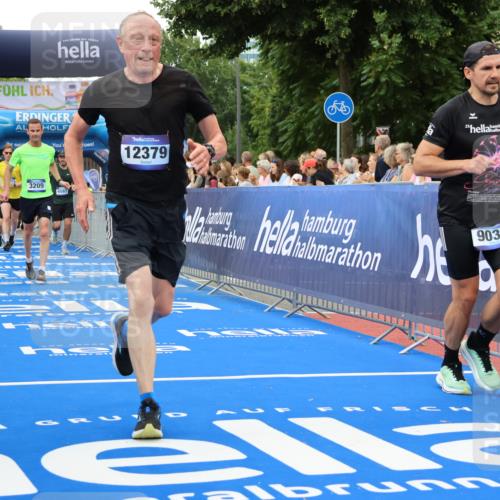 29.06.2025 - hella hamburg halbmarathon Strokosch-Dieckow http://msf.ph/oto/8338299 29.06.2025 10:54:03 Ziel 1151, 1410, 1815, 2432, 3096, 3208, 3209, 5638, 6294, 6356, 6374, 6481, 6581, 7918, 8390, 8394, 9032, 9791, 11499, 11789, 12379, 13032, 13397, 13794, 13869, 15524, 16871, 17348, 18308 meine-sportfotos.de