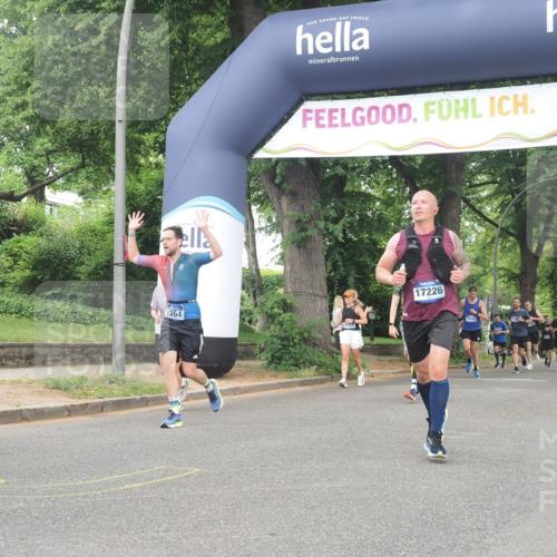 29.06.2025 - hella hamburg halbmarathon KatJ http://msf.ph/oto/8338322 29.06.2025 10:48:09 Zwischen KM18-KM19 1264, 7049, 8721 meine-sportfotos.de