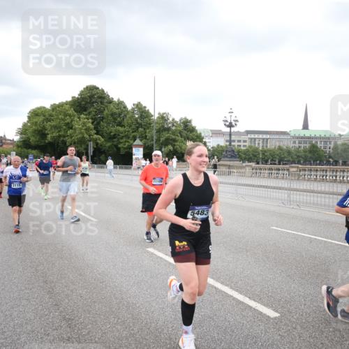 29.06.2025 - hella hamburg halbmarathon Jannik Wohlers http://msf.ph/oto/8338331 29.06.2025 10:55:01 Lombardsbrücke 1873, 1917, 3115, 3157, 3577, 4039, 4628, 5040, 5483, 5487, 7219, 7680, 8519, 8626, 9614, 9618, 9857, 9858, 10559, 10885, 11109, 12902, 13098, 13230, 14727, 15152, 15160, 15843, 16267, 16385, 16533, 16855, 17019, 17396, 18670, 18972, 19199 meine-sportfotos.de