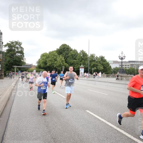 29.06.2025 - hella hamburg halbmarathon Jannik Wohlers http://msf.ph/oto/8338363 29.06.2025 10:55:02 Lombardsbrücke 1616, 1873, 1917, 3115, 3157, 3577, 4628, 5040, 5483, 5487, 7548, 7680, 8626, 9614, 9618, 9857, 9858, 10559, 10885, 11109, 12902, 13098, 13230, 14727, 15152, 15160, 16267, 16385, 16533, 16855, 17019, 17396, 18670, 18972 meine-sportfotos.de
