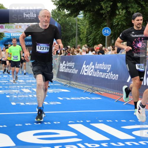 29.06.2025 - hella hamburg halbmarathon Strokosch-Dieckow http://msf.ph/oto/8338374 29.06.2025 10:54:02 Ziel 1151, 1410, 1815, 2432, 3096, 3208, 3209, 5638, 6294, 6356, 6374, 6481, 6581, 7918, 8390, 8394, 9032, 9791, 11499, 11789, 12379, 13032, 13397, 13794, 13869, 14175, 16871, 17348, 18308, 18879 meine-sportfotos.de