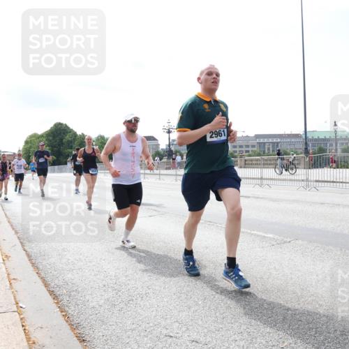 29.06.2025 - hella hamburg halbmarathon Lena Gebhardt http://msf.ph/oto/8338375 29.06.2025 10:13:23 Lombardsbrücke 2961, 1007, 1020, 1051, 1747, 1859, 2055, 2721, 2904, 2942, 2961, 3218, 3360, 3728, 3729, 4187, 4532, 4795, 4950, 5232, 5546, 6026, 6489, 6717, 6724, 7346, 7446, 7447, 7460, 7873, 7913, 8279, 8398, 8405, 8913, 9128, 9141, 9527, 9612, 10402, 11720, 12492, 12928, 12929, 13331, 13928, 14404, 15531, 15663, 15922, 16030, 16255, 16323, 16437, 16491, 17472, 17474, 17699, 17988, 18048, 18222, 18231, 18320, 18732 meine-sportfotos.de