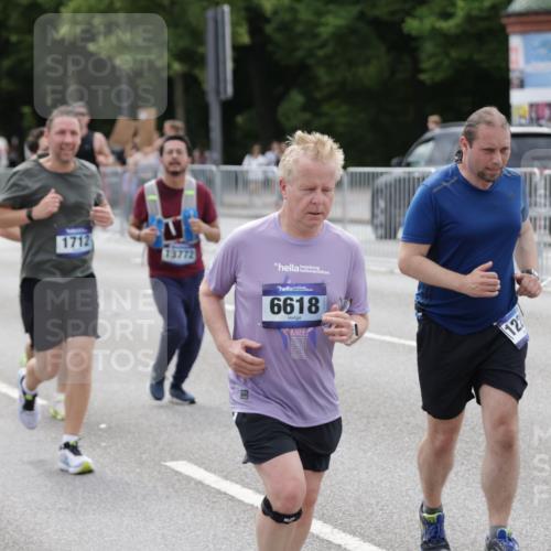 29.06.2025 - hella hamburg halbmarathon Jannik Wohlers http://msf.ph/oto/8338379 29.06.2025 10:41:25 Lombardsbrücke 1509, 1648, 1712, 3459, 3460, 4541, 4787, 5432, 6137, 6320, 6430, 6436, 6450, 6618, 6846, 7477, 7955, 7968, 8004, 8162, 8163, 8300, 8301, 8443, 8897, 8908, 9467, 9588, 10623, 11011, 11017, 11024, 11098, 11255, 11371, 11617, 11659, 11943, 12185, 12214, 12233, 12715, 12801, 12802, 13772, 14005, 14043, 14872, 14929, 14938, 15039, 15685, 15842, 15863, 16364, 16568, 17158, 17541, 17636, 18861, 18940, 18990, 19037, 19057, 19064 meine-sportfotos.de