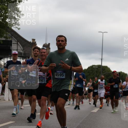 29.06.2025 - hella hamburg halbmarathon Yannick Fuchs http://msf.ph/oto/8338381 29.06.2025 10:52:02 20KM 1595, 1611, 2025, 2488, 2656, 2840, 2907, 3093, 3251, 3859, 4319, 4426, 4467, 4502, 4632, 4708, 4833, 5277, 5341, 5926, 6104, 6138, 6147, 6531, 6592, 6595, 7082, 7138, 7189, 8322, 8585, 9230, 9316, 9485, 10788, 11645, 12378, 12585, 12879, 13465, 13816, 13880, 14266, 14571, 15217, 15434, 15527, 16531, 17405, 17415, 17827, 18068, 18180, 18492, 18501, 18587, 18762, 18891 meine-sportfotos.de