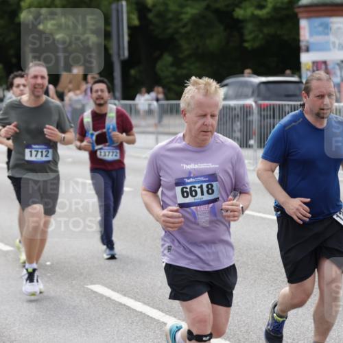 29.06.2025 - hella hamburg halbmarathon Jannik Wohlers http://msf.ph/oto/8338448 29.06.2025 10:41:26 Lombardsbrücke 1509, 1648, 1712, 3459, 3460, 4541, 4787, 5432, 6137, 6320, 6430, 6436, 6450, 6618, 6846, 7477, 7955, 7968, 8004, 8162, 8163, 8300, 8301, 8443, 8897, 8908, 9467, 9588, 10623, 11017, 11024, 11098, 11255, 11617, 11659, 11943, 12185, 12214, 12233, 12715, 12801, 12802, 13772, 14005, 14043, 14872, 14929, 14938, 15842, 15863, 16364, 16568, 17158, 17541, 18861, 18940, 18990, 19037, 19057, 19064 meine-sportfotos.de