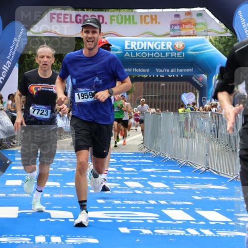 29.06.2025 - hella hamburg halbmarathon Strokosch-Dieckow http://msf.ph/oto/8338496 29.06.2025 10:33:16 Ziel 1910, 1959, 4679, 7723, 9047, 14167, 16881, 17175, 17489, 18455 meine-sportfotos.de