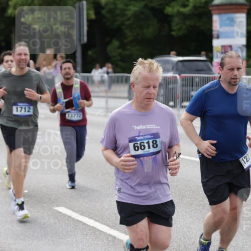 29.06.2025 - hella hamburg halbmarathon Jannik Wohlers http://msf.ph/oto/8338507 29.06.2025 10:41:26 Lombardsbrücke 1509, 1648, 1712, 3459, 3460, 4541, 4787, 5432, 6137, 6320, 6430, 6436, 6450, 6618, 6846, 7477, 7955, 7968, 8004, 8162, 8163, 8300, 8301, 8443, 8897, 8908, 9467, 9588, 10623, 11017, 11024, 11098, 11255, 11617, 11659, 11943, 12185, 12214, 12233, 12715, 12801, 12802, 13772, 14005, 14043, 14872, 14929, 14938, 15842, 15863, 16364, 16568, 17158, 17541, 18861, 18940, 18990, 19037, 19057, 19064 meine-sportfotos.de