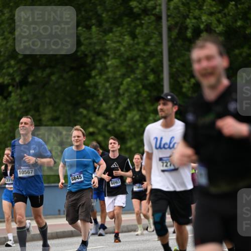 29.06.2025 - hella hamburg halbmarathon Dr. Thomas Lammeyer http://msf.ph/oto/8338541 29.06.2025 10:40:12 Kennedybrücke 1036, 1183, 1336, 1717, 2352, 2412, 2588, 2827, 3741, 3990, 4413, 4902, 5012, 5240, 5531, 6021, 6381, 6845, 6896, 7111, 7275, 7927, 8356, 8947, 10047, 10119, 10336, 10341, 10567, 11010, 11187, 11198, 11233 meine-sportfotos.de