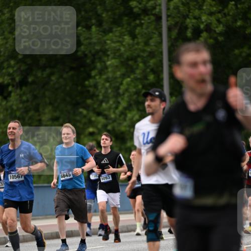 29.06.2025 - hella hamburg halbmarathon Dr. Thomas Lammeyer http://msf.ph/oto/8338556 29.06.2025 10:40:12 Kennedybrücke 1036, 1183, 1336, 1717, 2352, 2412, 2588, 2827, 3741, 3990, 4413, 4902, 5012, 5240, 5531, 6021, 6381, 6845, 6896, 7111, 7275, 7927, 8356, 8947, 10047, 10119, 10336, 10341, 10567, 11010, 11187, 11198, 11233 meine-sportfotos.de