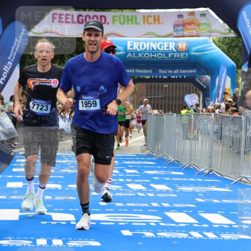 29.06.2025 - hella hamburg halbmarathon Strokosch-Dieckow http://msf.ph/oto/8338558 29.06.2025 10:33:16 Ziel 1910, 1959, 4679, 7723, 9047, 14167, 16881, 17175, 17489, 18455 meine-sportfotos.de