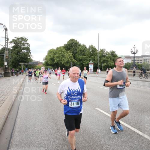 29.06.2025 - hella hamburg halbmarathon Jannik Wohlers http://msf.ph/oto/8338582 29.06.2025 10:55:03 Lombardsbrücke 1616, 1873, 1917, 3115, 3157, 3577, 4628, 5040, 5483, 5487, 7548, 7680, 8626, 9614, 9618, 9857, 9858, 10559, 10885, 11109, 12902, 13098, 13230, 14727, 15152, 15160, 16267, 16385, 16533, 16855, 17019, 17396, 18670, 18972 meine-sportfotos.de