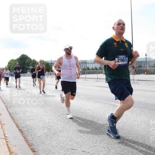 29.06.2025 - hella hamburg halbmarathon Lena Gebhardt http://msf.ph/oto/8338594 29.06.2025 10:13:24 Lombardsbrücke 1859, 2961, 1007, 1747, 1859, 2055, 2721, 2904, 2942, 2961, 3218, 3360, 3728, 3729, 4187, 4532, 4795, 4950, 5232, 5546, 6026, 6489, 6717, 6724, 7346, 7446, 7447, 7460, 7873, 7913, 8279, 8398, 8405, 8913, 9128, 9141, 9527, 9612, 10402, 12492, 12928, 12929, 13331, 13928, 14404, 15531, 15663, 15922, 16030, 16255, 16437, 16491, 17472, 17474, 17699, 17988, 18048, 18222, 18231, 18320, 18732 meine-sportfotos.de
