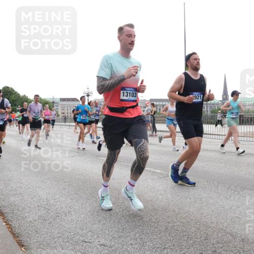 29.06.2025 - hella hamburg halbmarathon Lena Gebhardt http://msf.ph/oto/8338660 29.06.2025 10:38:11 Lombardsbrücke 5713, 8696, 13103, 921, 11421, 1196, 1394, 1457, 1475, 1578, 1596, 1742, 1791, 1799, 1901, 1966, 1985, 2113, 2151, 2498, 2786, 3010, 3094, 3095, 3242, 3246, 3286, 3338, 3635, 3636, 3716, 3777, 3841, 3880, 4159, 4414, 4883, 4921, 5085, 5089, 5139, 5155, 5300, 5522, 5713, 5735, 6199, 6200, 6362, 6697, 6751, 6930, 7117, 7118, 7165, 7244, 7321, 7350, 7552, 7629, 7696, 7868, 7914, 8985, 9247, 9288, 9895, 10159, 10836, 11087, 11543 meine-sportfotos.de