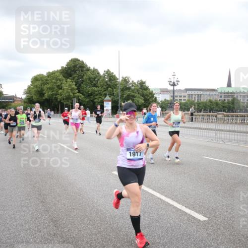 29.06.2025 - hella hamburg halbmarathon Jannik Wohlers http://msf.ph/oto/8338694 29.06.2025 10:55:06 Lombardsbrücke 1616, 1873, 1917, 3115, 3157, 3577, 4628, 5040, 5483, 5487, 7548, 7680, 8626, 9614, 9618, 9857, 9858, 10094, 10559, 10885, 11109, 12902, 13230, 14727, 15081, 15152, 16267, 16385, 16533, 16855, 17019, 17396, 18670, 18972 meine-sportfotos.de