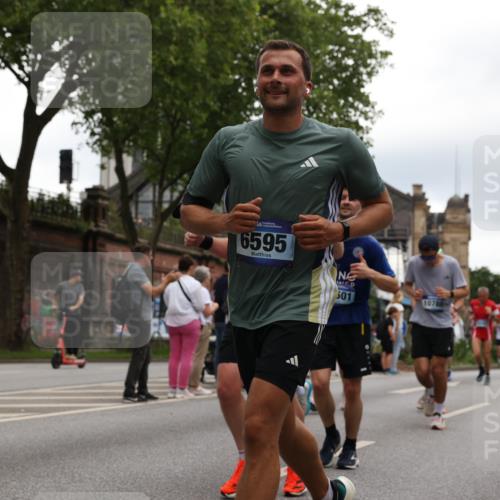 29.06.2025 - hella hamburg halbmarathon Yannick Fuchs http://msf.ph/oto/8338721 29.06.2025 10:52:03 20KM 1595, 1611, 2025, 2488, 2656, 2840, 2907, 3093, 3251, 3859, 4319, 4426, 4467, 4502, 4632, 4708, 4833, 5277, 5341, 5926, 6104, 6138, 6147, 6531, 6592, 6595, 7082, 7138, 7189, 8322, 8585, 9230, 9316, 9485, 10788, 11645, 12378, 12585, 12879, 13465, 13816, 13880, 14266, 14571, 15217, 15434, 15527, 16531, 17405, 17415, 17827, 18068, 18180, 18492, 18501, 18587, 18762, 18891 meine-sportfotos.de