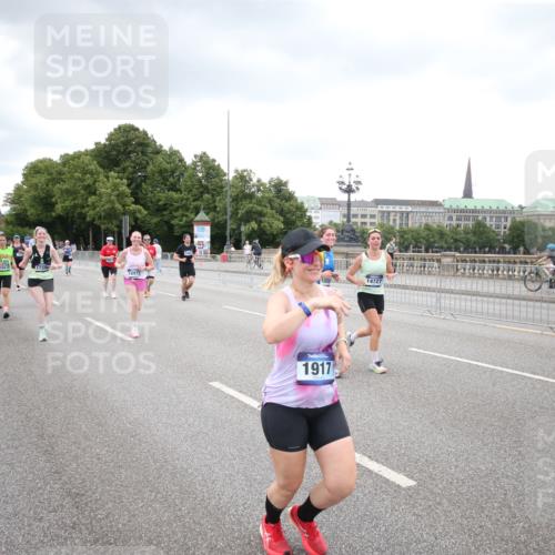 29.06.2025 - hella hamburg halbmarathon Jannik Wohlers http://msf.ph/oto/8338730 29.06.2025 10:55:06 Lombardsbrücke 1616, 1873, 1917, 3115, 3157, 3577, 4628, 5040, 5483, 5487, 7548, 7680, 8626, 9614, 9618, 9857, 9858, 10094, 10559, 10885, 11109, 12902, 13230, 14727, 15081, 15152, 16267, 16385, 16533, 16855, 17019, 17396, 18670, 18972 meine-sportfotos.de
