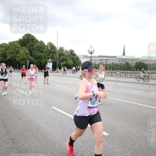29.06.2025 - hella hamburg halbmarathon Jannik Wohlers http://msf.ph/oto/8338744 29.06.2025 10:55:06 Lombardsbrücke 1616, 1873, 1917, 3115, 3157, 3577, 4628, 5040, 5483, 5487, 7548, 7680, 8626, 9614, 9618, 9857, 9858, 10094, 10559, 10885, 11109, 12902, 13230, 14727, 15081, 15152, 16267, 16385, 16533, 16855, 17019, 17396, 18670, 18972 meine-sportfotos.de