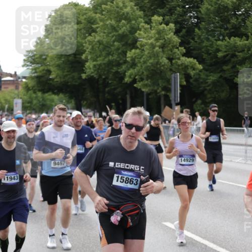 29.06.2025 - hella hamburg halbmarathon Jannik Wohlers http://msf.ph/oto/8338765 29.06.2025 10:41:29 Lombardsbrücke 1039, 1648, 1712, 3326, 3459, 3460, 3568, 4541, 4735, 4736, 4787, 5432, 6137, 6153, 6320, 6430, 6436, 6618, 6846, 7477, 7955, 7968, 8300, 8301, 8443, 8897, 8908, 9223, 9467, 9588, 10623, 11017, 11024, 11098, 11207, 11617, 11659, 11943, 12185, 12214, 12233, 12715, 12801, 12802, 13772, 14005, 14043, 14486, 14872, 14929, 14938, 15842, 15863, 16364, 16743, 17423, 17541, 18137, 18940, 19037, 19057 meine-sportfotos.de