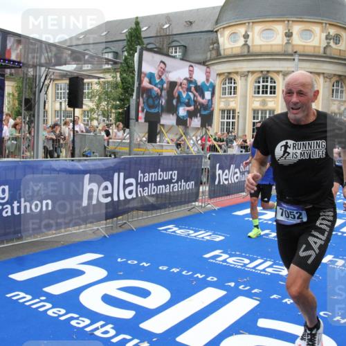 29.06.2025 - hella hamburg halbmarathon Michael Strokosch http://msf.ph/oto/8338798 29.06.2025 10:50:58 Ziel 1466, 2207, 3654, 3947, 4839, 5018, 7052, 7369, 8205, 8572, 10215, 10750, 11551, 12778, 13687, 15362, 15395, 15643, 16285, 18182 meine-sportfotos.de