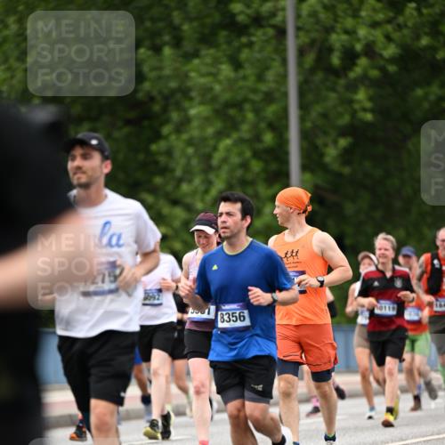29.06.2025 - hella hamburg halbmarathon Dr. Thomas Lammeyer http://msf.ph/oto/8338815 29.06.2025 10:40:13 Kennedybrücke 1036, 1183, 1284, 1336, 1717, 2352, 2412, 2588, 2827, 3243, 3741, 3990, 4413, 4902, 5012, 5240, 5531, 6021, 6381, 6845, 6896, 7111, 7275, 7927, 8356, 8947, 10047, 10119, 10336, 10341, 10567, 11010, 11187, 11198, 11233 meine-sportfotos.de