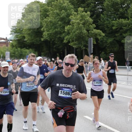 29.06.2025 - hella hamburg halbmarathon Jannik Wohlers http://msf.ph/oto/8338819 29.06.2025 10:41:29 Lombardsbrücke 1039, 1648, 1712, 3326, 3459, 3460, 3568, 4541, 4735, 4736, 4787, 5432, 6137, 6153, 6320, 6430, 6436, 6618, 6846, 7477, 7955, 7968, 8300, 8301, 8443, 8897, 8908, 9223, 9467, 9588, 10623, 11017, 11024, 11098, 11207, 11617, 11659, 11943, 12185, 12214, 12233, 12715, 12801, 12802, 13772, 14005, 14043, 14486, 14872, 14929, 14938, 15842, 15863, 16364, 16743, 17423, 17541, 18137, 18940, 19037, 19057 meine-sportfotos.de