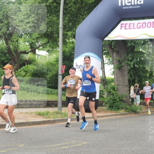 29.06.2025 - hella hamburg halbmarathon KatJ http://msf.ph/oto/8338821 29.06.2025 10:48:12 Zwischen KM18-KM19 1264, 8590, 8721 meine-sportfotos.de