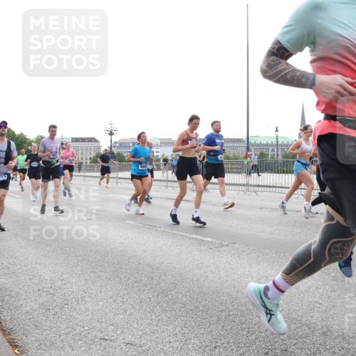 29.06.2025 - hella hamburg halbmarathon Lena Gebhardt http://msf.ph/oto/8338827 29.06.2025 10:38:11 Lombardsbrücke 9350, 5713, 4414, 13103, 1196, 1394, 1457, 1475, 1578, 1596, 1742, 1791, 1799, 1901, 1966, 1985, 2113, 2151, 2498, 2786, 3010, 3094, 3095, 3242, 3246, 3286, 3338, 3635, 3636, 3716, 3777, 3841, 3880, 4159, 4414, 4883, 4921, 5085, 5089, 5139, 5155, 5300, 5522, 5713, 5735, 6199, 6200, 6362, 6697, 6751, 6930, 7117, 7118, 7165, 7244, 7321, 7350, 7552, 7629, 7696, 7868, 7914, 8985, 9247, 9288, 9895, 10159, 10836, 11087, 11543 meine-sportfotos.de