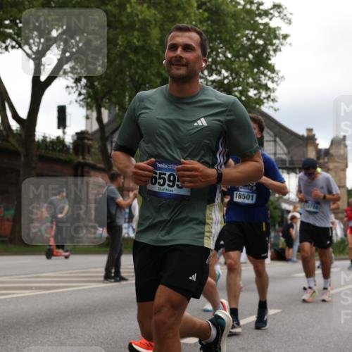 29.06.2025 - hella hamburg halbmarathon Yannick Fuchs http://msf.ph/oto/8338835 29.06.2025 10:52:03 20KM 1595, 1611, 2025, 2488, 2656, 2840, 2907, 3093, 3251, 3859, 4319, 4426, 4467, 4502, 4632, 4708, 4833, 5277, 5341, 5926, 6104, 6138, 6147, 6531, 6592, 6595, 7082, 7138, 7189, 8322, 8585, 9230, 9316, 9485, 10788, 11645, 12378, 12585, 12879, 13465, 13816, 13880, 14266, 14571, 15217, 15434, 15527, 16531, 17405, 17415, 17827, 18068, 18180, 18492, 18501, 18587, 18762, 18891 meine-sportfotos.de