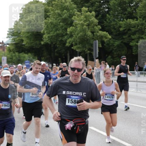 29.06.2025 - hella hamburg halbmarathon Jannik Wohlers http://msf.ph/oto/8338836 29.06.2025 10:41:29 Lombardsbrücke 1039, 1648, 1712, 3326, 3459, 3460, 3568, 4541, 4735, 4736, 4787, 5432, 6137, 6153, 6320, 6430, 6436, 6618, 6846, 7477, 7955, 7968, 8300, 8301, 8443, 8897, 8908, 9223, 9467, 9588, 10623, 11017, 11024, 11098, 11207, 11617, 11659, 11943, 12185, 12214, 12233, 12715, 12801, 12802, 13772, 14005, 14043, 14486, 14872, 14929, 14938, 15842, 15863, 16364, 16743, 17423, 17541, 18137, 18940, 19037, 19057 meine-sportfotos.de