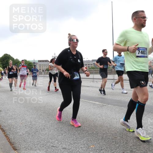 29.06.2025 - hella hamburg halbmarathon Lena Gebhardt http://msf.ph/oto/8338876 29.06.2025 10:47:41 Lombardsbrücke 1434, 11458, 2863, 781, 234, 7403, 82, 1045, 1246, 1392, 1434, 1463, 1523, 1618, 1639, 1704, 1926, 2148, 2197, 2407, 2491, 2545, 2704, 2790, 2882, 2994, 3049, 3339, 4037, 4184, 4325, 4423, 4806, 4856, 4895, 4974, 4975, 5621, 5622, 5886, 5895, 6255, 6256, 6879, 6995, 7240, 7403, 7427, 7630, 7631, 7970, 8077, 8105, 8270, 8310, 8550, 8774, 8915, 8953, 9018, 9687, 9696, 9697, 10658, 10991, 11351, 11458, 11730, 11738, 11802, 11909, 12431 meine-sportfotos.de