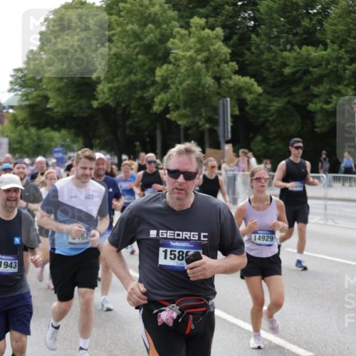 29.06.2025 - hella hamburg halbmarathon Jannik Wohlers http://msf.ph/oto/8338883 29.06.2025 10:41:29 Lombardsbrücke 1039, 1648, 1712, 3326, 3459, 3460, 3568, 4541, 4735, 4736, 4787, 5432, 6137, 6153, 6320, 6430, 6436, 6618, 6846, 7477, 7955, 7968, 8300, 8301, 8443, 8897, 8908, 9223, 9467, 9588, 10623, 11017, 11024, 11098, 11207, 11617, 11659, 11943, 12185, 12214, 12233, 12715, 12801, 12802, 13772, 14005, 14043, 14486, 14872, 14929, 14938, 15842, 15863, 16364, 16743, 17423, 17541, 18137, 18940, 19037, 19057 meine-sportfotos.de