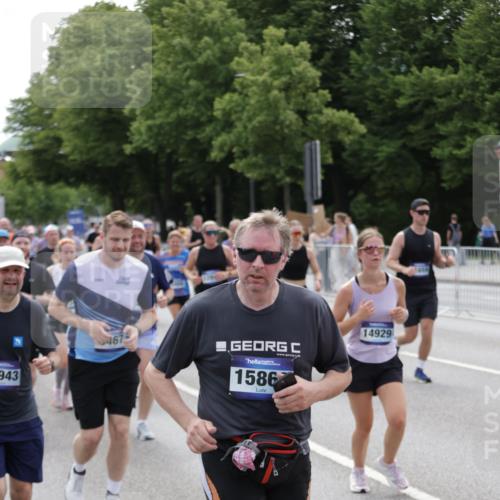 29.06.2025 - hella hamburg halbmarathon Jannik Wohlers http://msf.ph/oto/8338892 29.06.2025 10:41:29 Lombardsbrücke 1039, 1648, 1712, 3326, 3459, 3460, 3568, 4541, 4735, 4736, 4787, 5432, 6137, 6153, 6320, 6430, 6436, 6618, 6846, 7477, 7955, 7968, 8300, 8301, 8443, 8897, 8908, 9223, 9467, 9588, 10623, 11017, 11024, 11098, 11207, 11617, 11659, 11943, 12185, 12214, 12233, 12715, 12801, 12802, 13772, 14005, 14043, 14486, 14872, 14929, 14938, 15842, 15863, 16364, 16743, 17423, 17541, 18137, 18940, 19037, 19057 meine-sportfotos.de