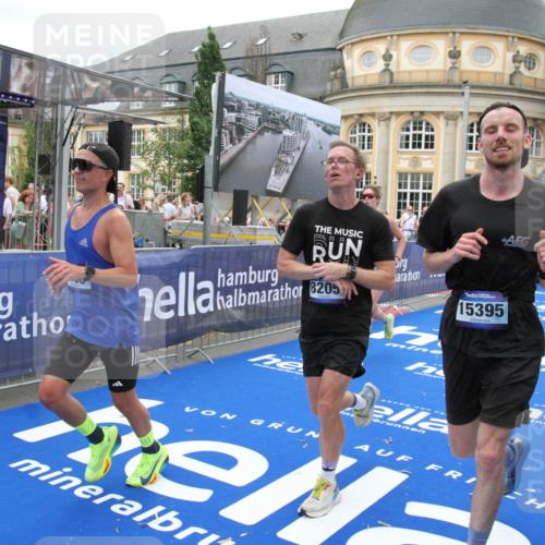 29.06.2025 - hella hamburg halbmarathon Michael Strokosch http://msf.ph/oto/8338895 29.06.2025 10:50:59 Ziel 1466, 2207, 3654, 3947, 4839, 5018, 7052, 7369, 8205, 8572, 10215, 11551, 12778, 13687, 15362, 15395, 15643, 16285, 18350 meine-sportfotos.de