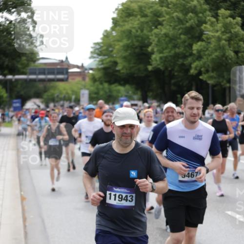 29.06.2025 - hella hamburg halbmarathon Jannik Wohlers http://msf.ph/oto/8338905 29.06.2025 10:41:30 Lombardsbrücke 1039, 1648, 1712, 3326, 3459, 3460, 3568, 4541, 4735, 4736, 4787, 5432, 6136, 6137, 6153, 6320, 6430, 6436, 6618, 6846, 7477, 7955, 8300, 8301, 8443, 8897, 8908, 9223, 9467, 9588, 10623, 11017, 11024, 11098, 11207, 11617, 11659, 11943, 12185, 12214, 12233, 12715, 12801, 12802, 13715, 13772, 14005, 14043, 14486, 14872, 14929, 14938, 15842, 15863, 16743, 17423, 17541, 18137, 18940 meine-sportfotos.de