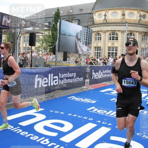 29.06.2025 - hella hamburg halbmarathon Michael Strokosch http://msf.ph/oto/8338929 29.06.2025 10:51:00 Ziel 1466, 2207, 3654, 7052, 7369, 8205, 8572, 10215, 11551, 12778, 13687, 14125, 15362, 15395, 15643, 16285, 17221, 18350 meine-sportfotos.de