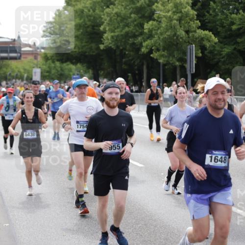 29.06.2025 - hella hamburg halbmarathon Jannik Wohlers http://msf.ph/oto/8338932 29.06.2025 10:41:31 Lombardsbrücke 1039, 1648, 1712, 2145, 3326, 3459, 3460, 3568, 4541, 4735, 4736, 5432, 6136, 6137, 6153, 6320, 6430, 6436, 6618, 6846, 7477, 7955, 8300, 8301, 8443, 8897, 8908, 9223, 9467, 9588, 10623, 11017, 11024, 11098, 11207, 11617, 11659, 11943, 12214, 12233, 12715, 12801, 12802, 13715, 13772, 14005, 14043, 14129, 14158, 14486, 14872, 14929, 14938, 15842, 15863, 16743, 17423, 17541, 18137, 18940 meine-sportfotos.de