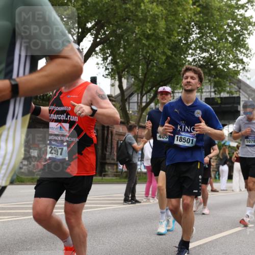 29.06.2025 - hella hamburg halbmarathon Yannick Fuchs http://msf.ph/oto/8338941 29.06.2025 10:52:03 20KM 1595, 1611, 2025, 2488, 2656, 2840, 2907, 3093, 3251, 3859, 4319, 4426, 4467, 4502, 4632, 4708, 4833, 5277, 5341, 5926, 6104, 6138, 6147, 6531, 6592, 6595, 7082, 7138, 7189, 8322, 8585, 9230, 9316, 9485, 10788, 11645, 12378, 12585, 12879, 13465, 13816, 13880, 14266, 14571, 15217, 15434, 15527, 16531, 17405, 17415, 17827, 18068, 18180, 18492, 18501, 18587, 18762, 18891 meine-sportfotos.de