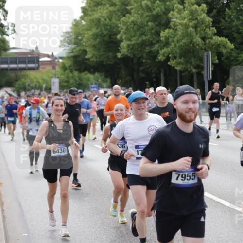 29.06.2025 - hella hamburg halbmarathon Jannik Wohlers http://msf.ph/oto/8338972 29.06.2025 10:41:32 Lombardsbrücke 1039, 1648, 1712, 2145, 3326, 3459, 3460, 3568, 4735, 4736, 5432, 6136, 6137, 6153, 6320, 6430, 6436, 6618, 6837, 6846, 7477, 7955, 8300, 8301, 8443, 8897, 8908, 9223, 9467, 9588, 10623, 11017, 11024, 11098, 11207, 11617, 11659, 11840, 11841, 11943, 12214, 12233, 12682, 12715, 12725, 12801, 12802, 13715, 13772, 14005, 14043, 14129, 14158, 14486, 14530, 14872, 14929, 14938, 15842, 15863, 16743, 17423, 17541, 18137, 18940 meine-sportfotos.de