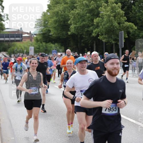 29.06.2025 - hella hamburg halbmarathon Jannik Wohlers http://msf.ph/oto/8338987 29.06.2025 10:41:32 Lombardsbrücke 1039, 1648, 1712, 2145, 3326, 3459, 3460, 3568, 4735, 4736, 5432, 6136, 6137, 6153, 6320, 6430, 6436, 6618, 6837, 6846, 7477, 7955, 8300, 8301, 8443, 8897, 8908, 9223, 9467, 9588, 10623, 11017, 11024, 11098, 11207, 11617, 11659, 11840, 11841, 11943, 12214, 12233, 12682, 12715, 12725, 12801, 12802, 13715, 13772, 14005, 14043, 14129, 14158, 14486, 14530, 14872, 14929, 14938, 15842, 15863, 16743, 17423, 17541, 18137, 18940 meine-sportfotos.de