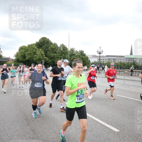 29.06.2025 - hella hamburg halbmarathon Jannik Wohlers http://msf.ph/oto/8339007 29.06.2025 10:55:09 Lombardsbrücke 1616, 1873, 1917, 3115, 3244, 5222, 5483, 5487, 7548, 7680, 8527, 8626, 9614, 9618, 9857, 9858, 10094, 10559, 10593, 10885, 11109, 12695, 12902, 14727, 15081, 15116, 16267, 16336, 16385, 16533, 16855, 16926, 17019, 17392, 17396, 18670, 18972 meine-sportfotos.de