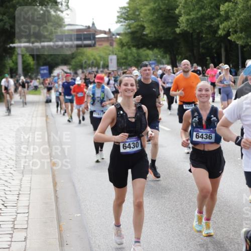 29.06.2025 - hella hamburg halbmarathon Jannik Wohlers http://msf.ph/oto/8339018 29.06.2025 10:41:33 Lombardsbrücke 1039, 1648, 1712, 1752, 2145, 2523, 2974, 3276, 3326, 3459, 3460, 3568, 4735, 4736, 5432, 5671, 6136, 6137, 6153, 6320, 6430, 6436, 6618, 6837, 6846, 7477, 7955, 8300, 8301, 8443, 8897, 8908, 9008, 9223, 9467, 10027, 10623, 11017, 11024, 11207, 11617, 11659, 11840, 11841, 11943, 12214, 12682, 12715, 12725, 12801, 12802, 13715, 13772, 14005, 14043, 14129, 14158, 14486, 14530, 14872, 14929, 14938, 15842, 15863, 16743, 17423, 17541, 18137, 18940 meine-sportfotos.de