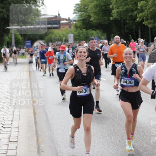 29.06.2025 - hella hamburg halbmarathon Jannik Wohlers http://msf.ph/oto/8339040 29.06.2025 10:41:33 Lombardsbrücke 1039, 1648, 1712, 1752, 2145, 2523, 2974, 3276, 3326, 3459, 3460, 3568, 4735, 4736, 5432, 5671, 6136, 6137, 6153, 6320, 6430, 6436, 6618, 6837, 6846, 7477, 7955, 8300, 8301, 8443, 8897, 8908, 9008, 9223, 9467, 10027, 10623, 11017, 11024, 11207, 11617, 11659, 11840, 11841, 11943, 12214, 12682, 12715, 12725, 12801, 12802, 13715, 13772, 14005, 14043, 14129, 14158, 14486, 14530, 14872, 14929, 14938, 15842, 15863, 16743, 17423, 17541, 18137, 18940 meine-sportfotos.de