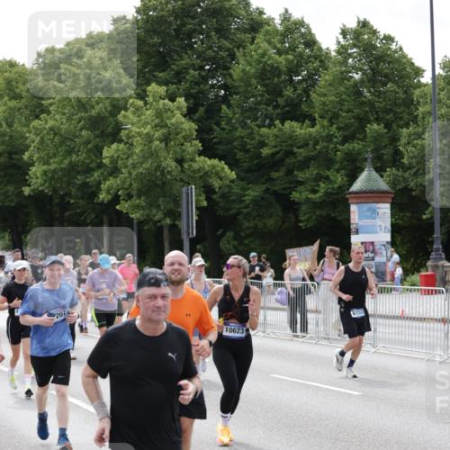 29.06.2025 - hella hamburg halbmarathon Jannik Wohlers http://msf.ph/oto/8339094 29.06.2025 10:41:35 Lombardsbrücke 1039, 1648, 1712, 1752, 2145, 2523, 2974, 3276, 3326, 3459, 3460, 3568, 4329, 4735, 4736, 5432, 5671, 6136, 6137, 6153, 6320, 6430, 6436, 6618, 6837, 6846, 7477, 7955, 8443, 8908, 9008, 9223, 9467, 10027, 10623, 11017, 11024, 11207, 11617, 11659, 11840, 11841, 12162, 12214, 12682, 12715, 12725, 12801, 12802, 13715, 13772, 14043, 14129, 14158, 14381, 14486, 14530, 14872, 14929, 15311, 15863, 16743, 17423, 17541, 18137, 18940 meine-sportfotos.de